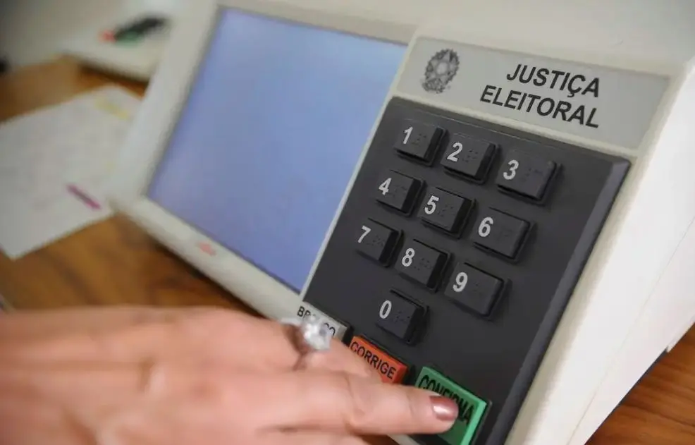 Até qual idade é obrigatório votar? - PontoPoder - Diário do Nordeste